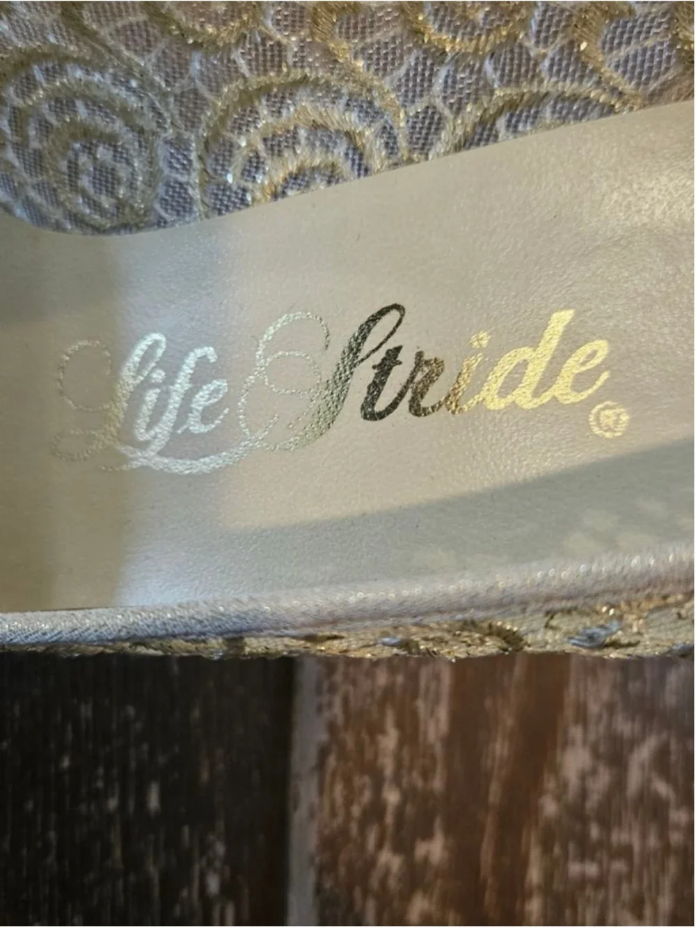 Women's Life Stride VTG 60s Bridal Gold Lace Kitten Heel Pumps 8.5 AA